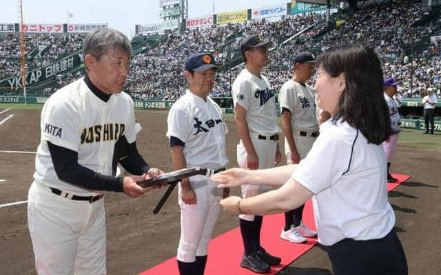 能代の納谷聡さん、甲子園で育成功労賞表彰式　久々の球場「圧倒」
