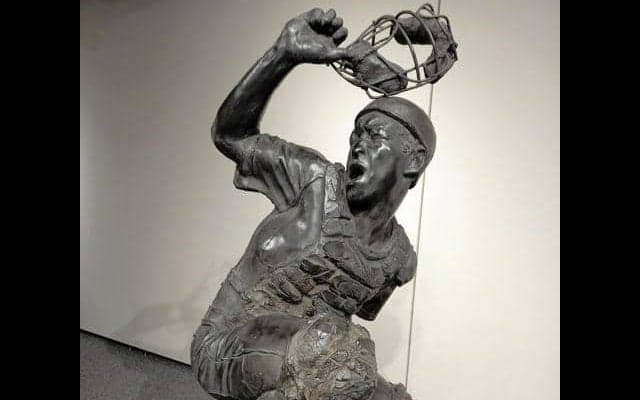 敗れた瞬間の球児、その姿描く彫刻像　甲子園歴史館展示へ、資金募る