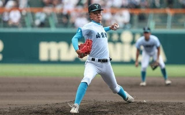 山梨学院が投手攻略、五回打者一巡の6点　岡山学芸館は1本が出ず