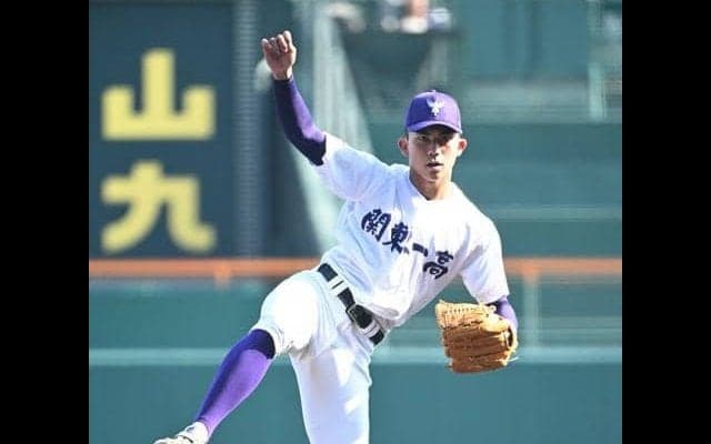 甲子園で背番号が1から10に…関東第一の石田暖瀬、監督も驚く好投