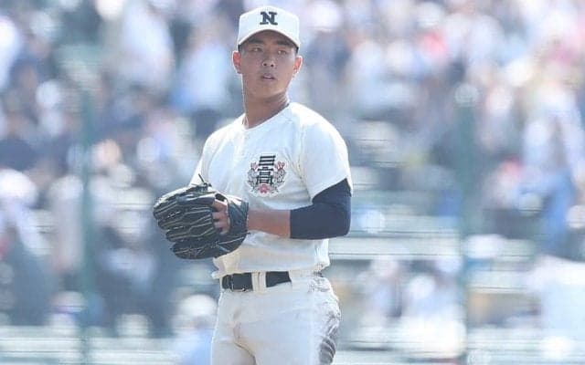 甲子園中継で騒然「試合中だぞ笑」　マウンド上でまさかの“行動”「こういう選手好き」