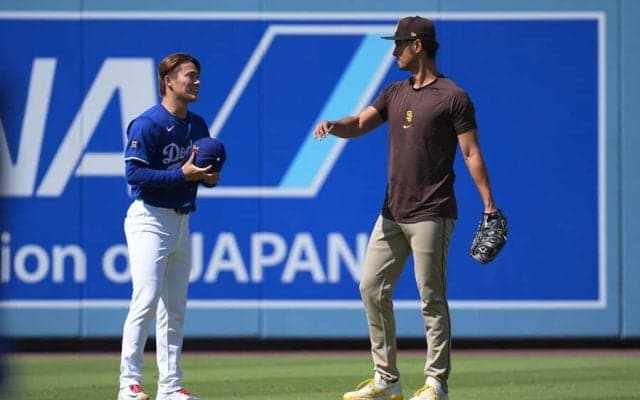 山本由伸、ダルビッシュと試合前に談笑　佐々木朗希に続き…帽子脱いで挨拶