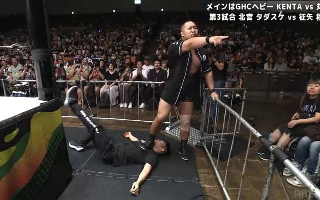 「客に何をするんだ！」「女性にも…」ヒールターンで“衝撃”行動が賛否 「こんなこと今までなかった」「神ファンサ」反響相次ぐ