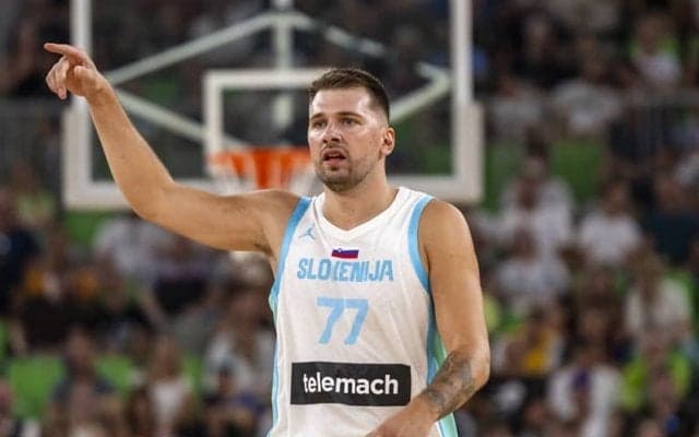 スロベニア代表のルカ・ドンチッチがユーロバスケット前哨戦で右ヒザを打撲