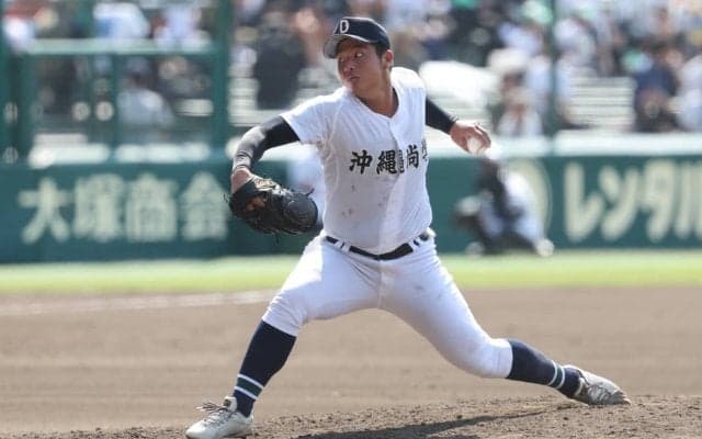 沖縄尚学の150キロ左腕は鋼の精神力で夏通算30勝に導く！甲子園では24回31奪三振、わずか3失点の快投