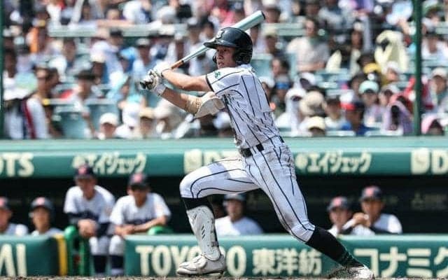 無意識の一塁ヘッドスライディング　背中見せた津田学園・恵土主将