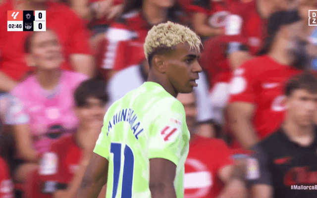 「なんだこれ…」バルサ新10番の“悪魔のドリブル”に世界騒然！「異次元」「また速くなった？」爆速の縦突破→股抜きの一部始終