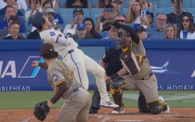 どこ投げてんだよ！大谷翔平、顔面付近に危険球で“まさかの光景”「ぶつけるなよ…」「ヒヤヒヤする」予想外のリアクションが話題に「笑ってるやんw」