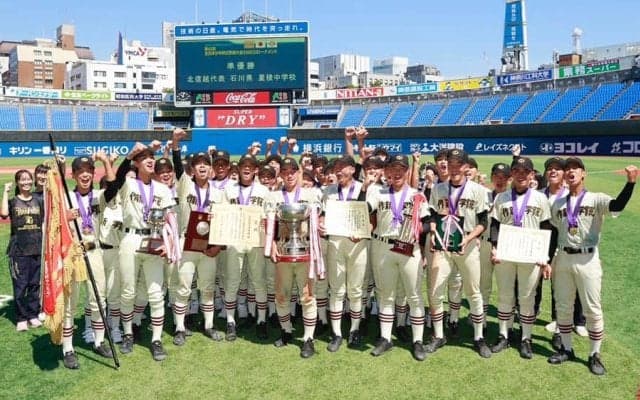 甲子園常連校に増える軟式出身者　悲願の全国初V…中高“6か年”で進める育成改革