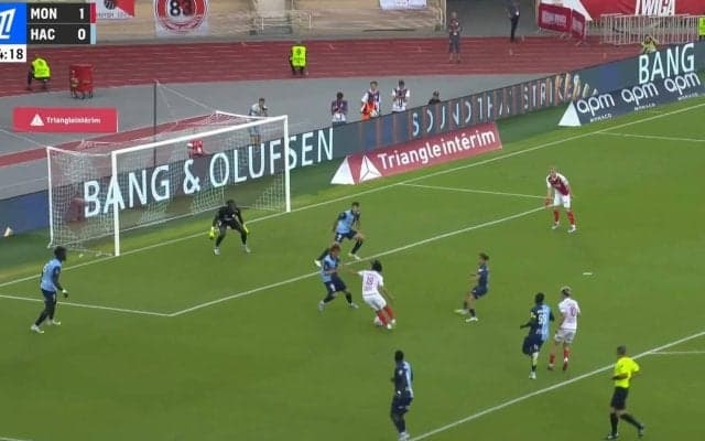 嘘だろ？南野拓実が“後輩”に止められた！「日本代表対決アチー」瀬古歩夢、リーグアンデビュー戦で“股抜き阻止”の神ディフェンス炸裂