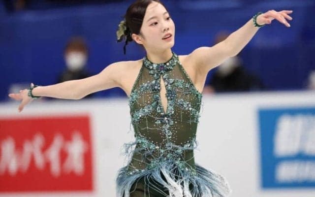 「クラクラする」本田真凛さん深紅のドレスで魅せた！24歳の色気にフォロワー「綺麗過ぎて大気圏突入しそう」