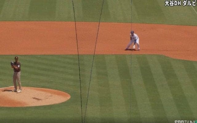 球場騒然！大谷翔平、足で“まさかの展開”「リードでかいw」 ダルビッシュを揺さぶる“イライラ走塁”「この人投手だよな？」