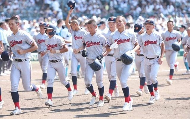 京都国際、夏連覇ならず　エース西村がまさかの9失点KO…山梨学院が初の夏4強進出