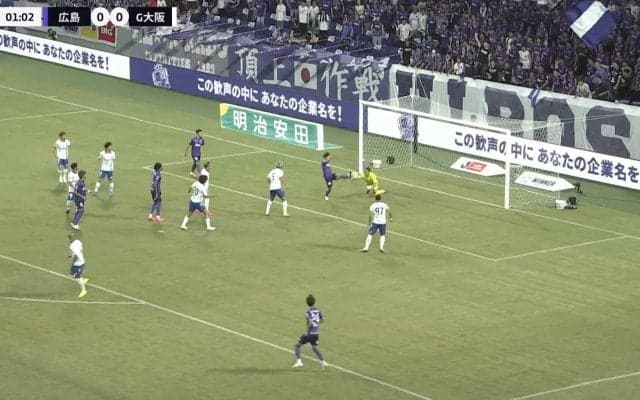 「PKだろ」「あれで取られたら可哀想」ゴール前での際どい“接触”を巡る判定にファンの意見が真っ二つ「微妙だな」「正直意味わからん」