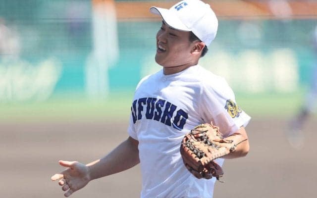 県岐阜商の横山がスーパーキャッチ！左手指のハンディ感じさせない好守備に会場どよめき！直後にチームは横浜から先制！【25年夏甲子園】