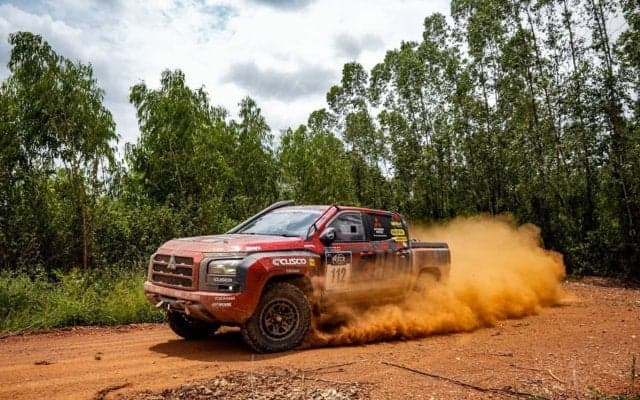 AXCR2025 レグ7：チーム三菱ラリーアートのチャヤポン・ヨーターが首位を維持して最終日へ