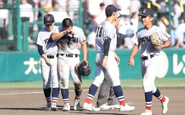 横浜、サヨナラ負けで春夏連覇ならず　延長11回力尽き涙止まらず…県岐阜商に敗れる