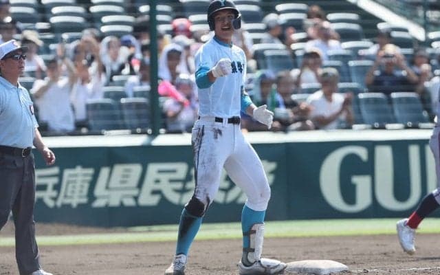 山梨学院の超大型右腕は打撃も凄い！今大会11打数6安打6打点の大当たり！！