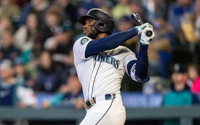 投手にバット投げつけ退場　激怒の元有望株が出場停止処分＆罰金…MLB機構が発表