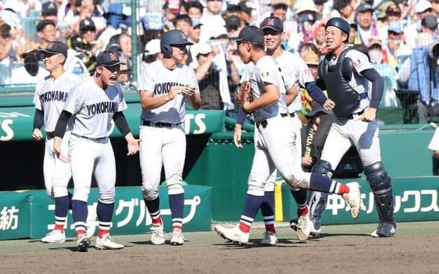 絶体絶命の場面で「高校生でやるんかよ」　極限で“チラ見”→瞬時の送球にSNS騒然