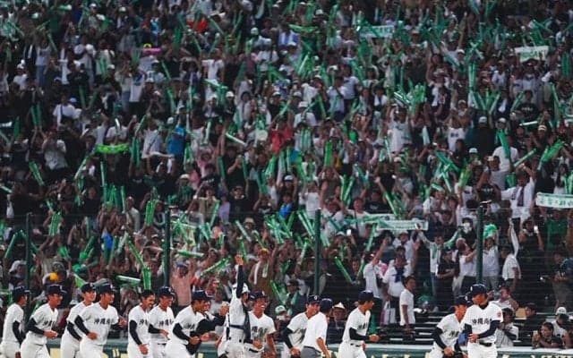 甲子園のアルプス席で発見…女性参議院議員が初観戦　地元沖縄にまさかの援軍「人生初めて」