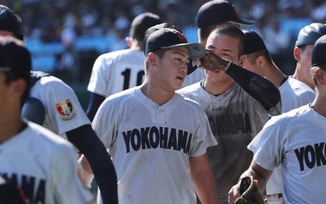「野球以外の気遣いが出た」横浜の二塁手が絶体絶命のピンチで見せた冷静な判断【25年夏甲子園】