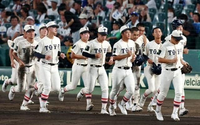 「夏の東洋」復権　東洋大姫路の主将が語る、勝利への岡田監督の教え