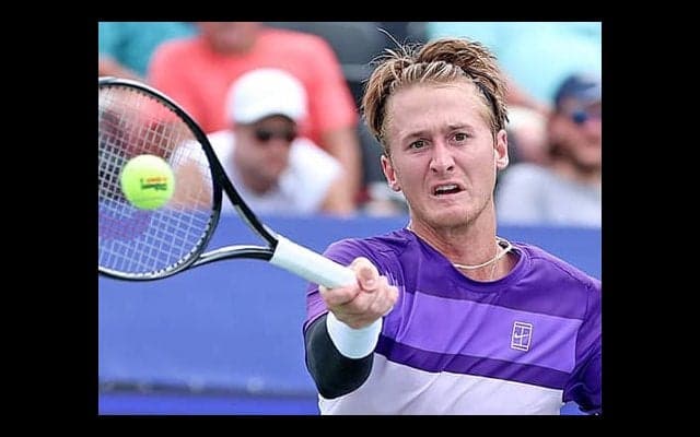  25歳 逆転勝ちで復帰戦8強 