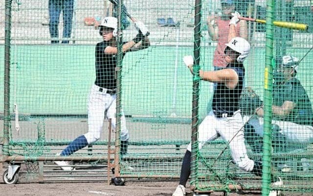 日大三が練習に汗　「強打の三高」らしく打撃重視　決勝進出決める