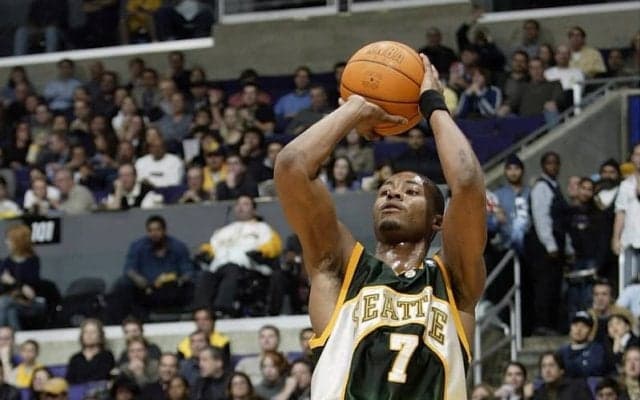 元オールスターフォワードのラシャ-ド・ルイスが選手育成スタッフとしてスパーズ入り