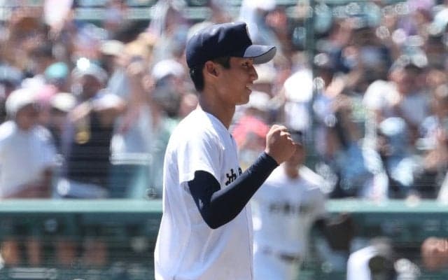 沖縄尚学が初の決勝へ！投げては2番手新垣が3回途中無失点の好救援！中盤にたたみ掛け強打の山梨学院を下す！【25年夏甲子園】