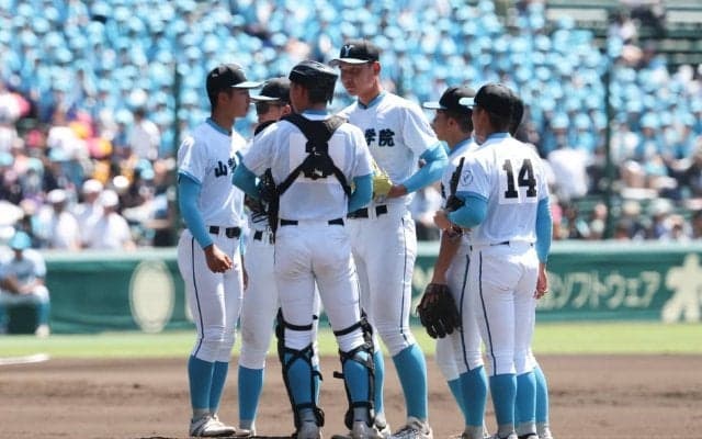 山梨学院が逆転負けで初の決勝逃す、大会タイ記録並んだ強打の捕手は涙｢勝てなくてとても悔しい｣【25年夏甲子園】