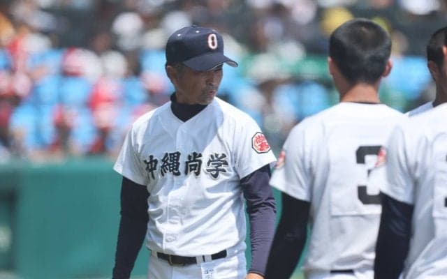 沖縄尚学が思わぬことで話題に？！指揮官がある人物とそっくり過ぎて“激似ですね”、“本場に見つかっている”とSNSは大盛り上がり！【2025年夏高校野球】
