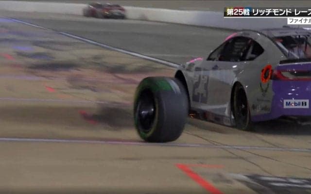 「F1で起こったら罰金」ピットで脱輪→“別のチームが”タイヤ交換するまさかの展開！ 前代未聞の珍事に解説者も「初めてみました」