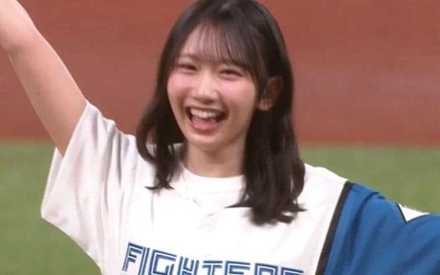 「プロでも難しそう」人気美女が“消える魔球”　完璧制球に解説者も驚愕「見たことない」