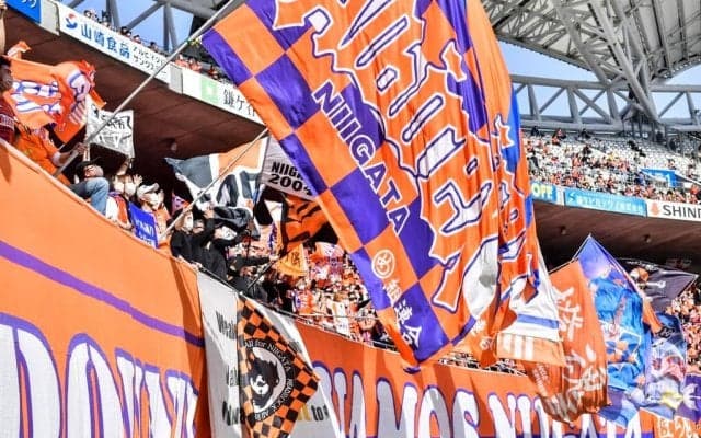 J1新潟の“先着3万人配布”オレンジ一色｢やってやろうぜタオル｣に反響！｢カッコ良すぎるだろ！｣｢オレンジダービー必ず勝つよ！！｣と気合い注入