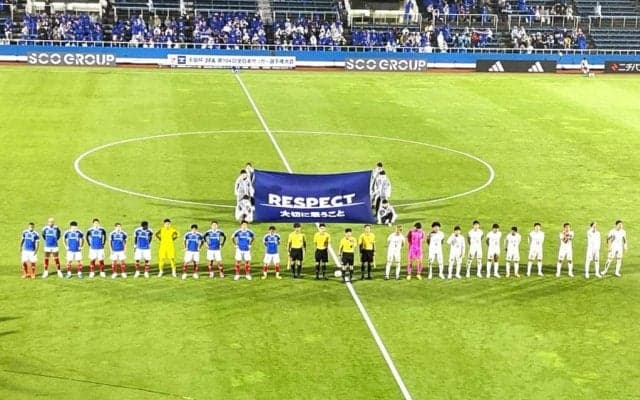 Jリーグが忘れてしまった｢レフェリーが黒を着る｣意味(1)GKと審判4人が｢黄色いシャツ｣の異様な光景、Jリーグの｢真っ黒いウェア｣は例外措置