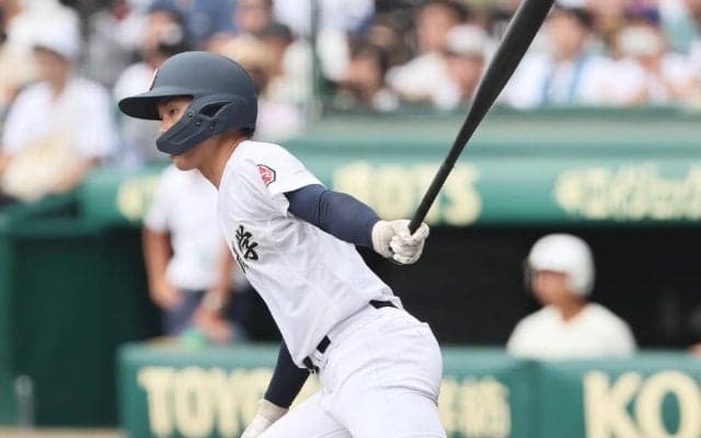 夏の甲子園初制覇狙う沖縄尚学が逆転！正捕手・宜野座が均衡破るタイムリー！3塁側スタンドは大熱狂！【25年夏甲子園】