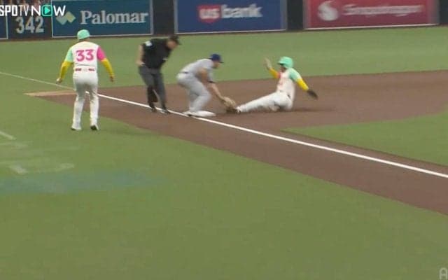 ドジャース戦で起きた“珍事”「なにしてんの？」「すんげえアウトのなり方」まさかの走塁ミスに球場騒然