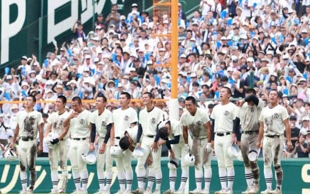 なぜ日大三ナインは相手アルプスにも一礼？　綿々と継がれる“文化”「応援があっての自分たち」