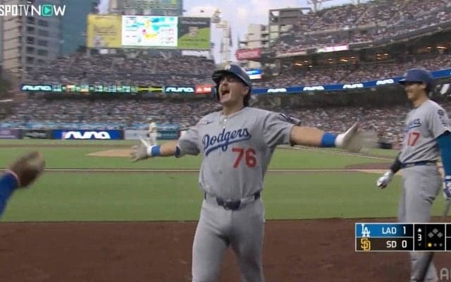 大谷翔平がお出迎え！同僚HRを讃える“粋な行動” 中継カメラが捉えた微笑ましい光景