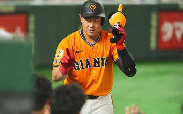 岡本和真が2打席連発11号　バックスクリーン左の特大弾に東京D大熱狂…2戦3発の大暴れ
