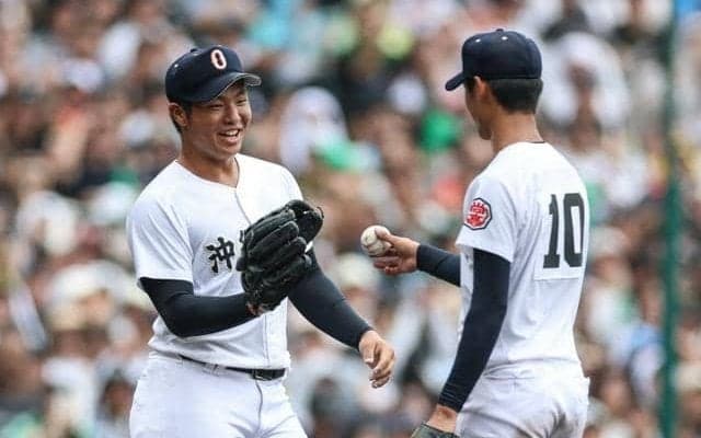 新垣有→末吉　沖縄尚学、進化続けた2年生リレーで夏の勲章