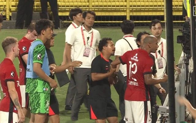 「こんなの見たくないよ」浦和サポーター、逆転負けに激昂し選手と一触即発「この負け方はきつい」