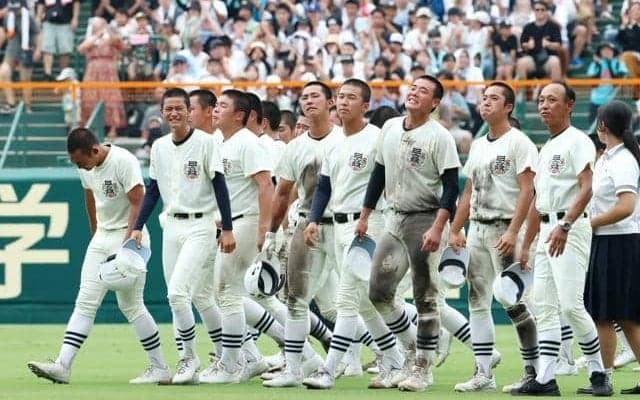 「この何十年で一番バットを振った」日大三　最後に報われた大拍手