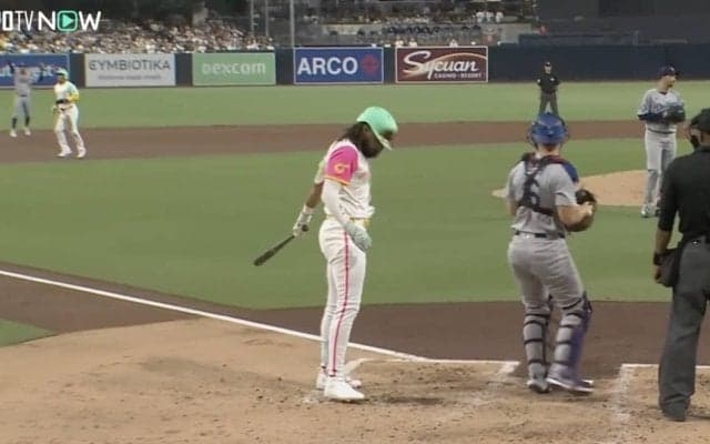 なんで歩いてんだよ！ 走者が“謎の怠慢プレー”「酷すぎる」「ありえない」ド軍ビックリ？予想外の“痛恨ミス”にファン騒然