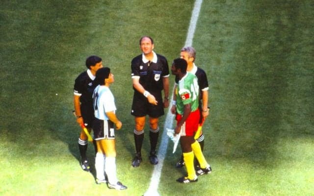 Jリーグが忘れてしまった｢レフェリーが黒を着る｣意味(2)レフェリーの原点は｢懐中時計｣を持つ紳士、アンパイア誕生前に｢反則｣を宣言したのは