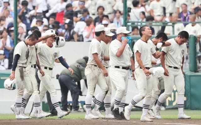 日大三・本間主将は準優勝に涙｢胸を張って東京に帰りたい｣、敗戦直後の行動にはSNSで称賛の声相次ぐ！【25年夏甲子園】