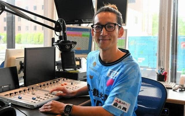 試合をしゃべりで盛り上げる　スタジアムDJ、たけいすぐるさん