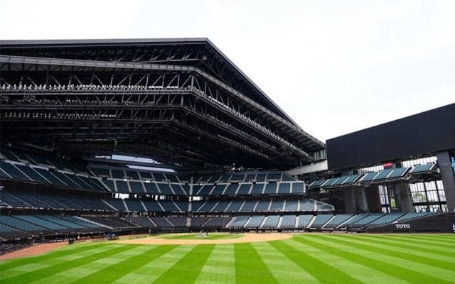 プロ野球の始球式にまさかの登場「嘘だろ！」　“世界的VIP”にX騒然「まじか」